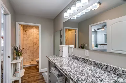 Bath - 134 Commerce Dr, Berea, KY 40403 photo 2 of 4
