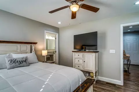 Bedroom - 134 Commerce Dr, Berea, KY 40403 photo 2 of 4