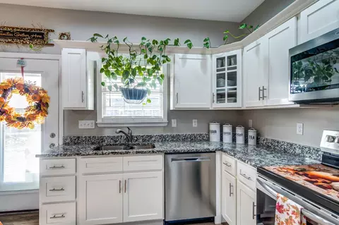 Kitchen - 134 Commerce Dr, Berea, KY 40403 photo 3 of 4