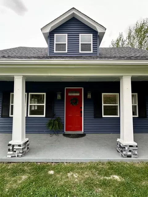 1121 Winchester Rd, Irvine, KY 40336