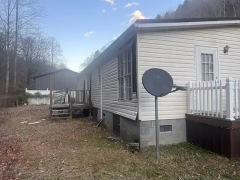 321 Gabriels Frk, Kimper, KY 41539 photo 2