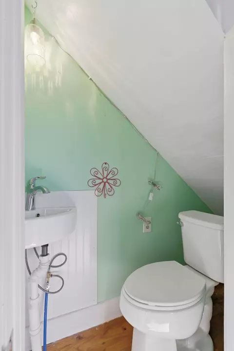 Bath - 141 Farthing Ln, Waco, KY 40385 photo 3 of 5