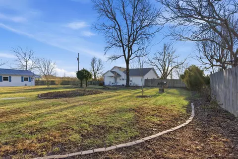 Exterior - 141 Farthing Ln, Waco, KY 40385 photo 9 of 13