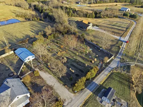View/Area - 141 Farthing Ln, Waco, KY 40385 photo 5 of 8