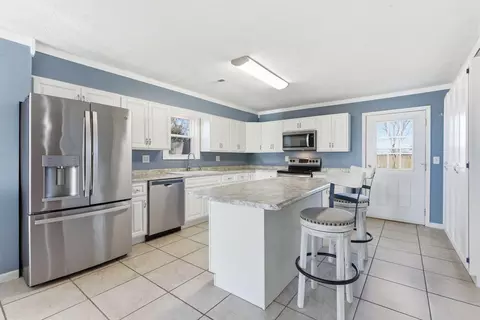 Kitchen - 141 Farthing Ln, Waco, KY 40385 photo 2 of 5