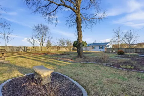 Exterior - 141 Farthing Ln, Waco, KY 40385 photo 10 of 13