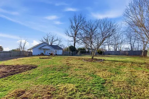Exterior - 141 Farthing Ln, Waco, KY 40385 photo 7 of 13
