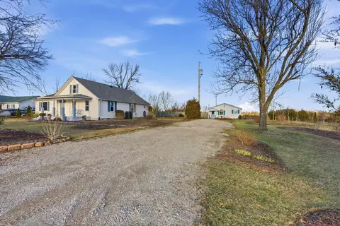 Exterior - 141 Farthing Ln, Waco, KY 40385 photo 3 of 13