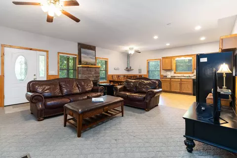 Living - 620 Harmony Ln, Burnside, KY 42519 photo 2 of 3