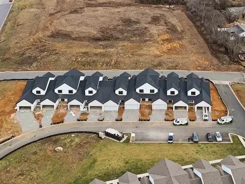 676 Hollow Creek Rd, Lexington, KY 40511