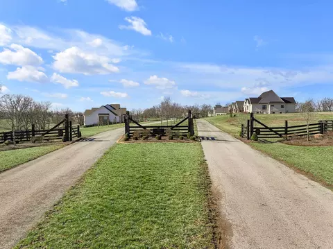 244 Doe Run Rd, Nicholasville, KY 40356