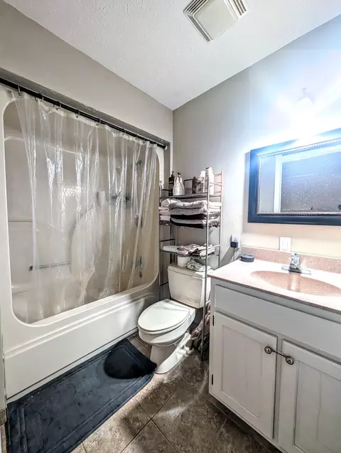 Bath - 71 Renee St, Corbin, KY 40701 photo 2 of 4