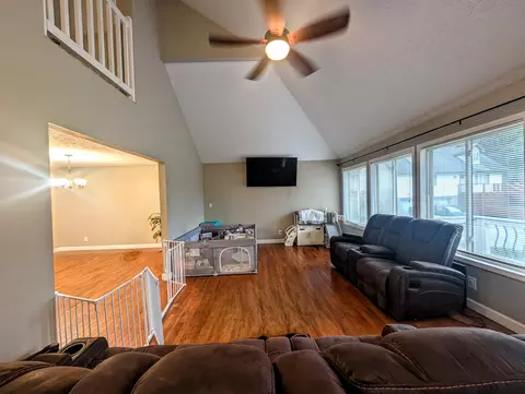 Living - 71 Renee St, Corbin, KY 40701 photo 2 of 4
