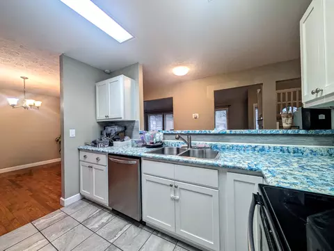Kitchen - 71 Renee St, Corbin, KY 40701 photo 2 of 2