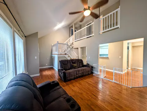 Living - 71 Renee St, Corbin, KY 40701 photo 3 of 4