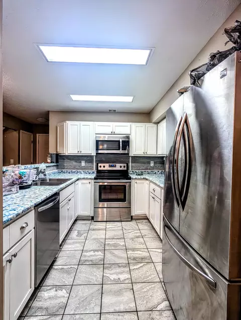 Kitchen - 71 Renee St, Corbin, KY 40701 photo 1 of 2