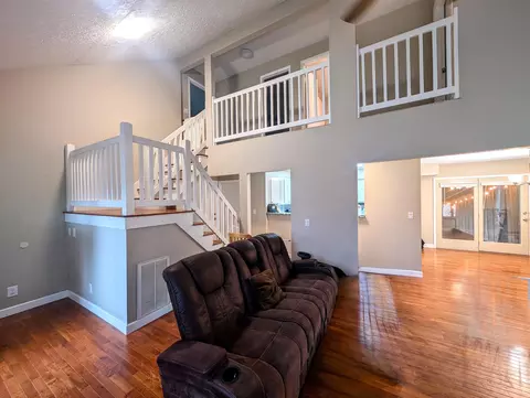 Living - 71 Renee St, Corbin, KY 40701 photo 4 of 4