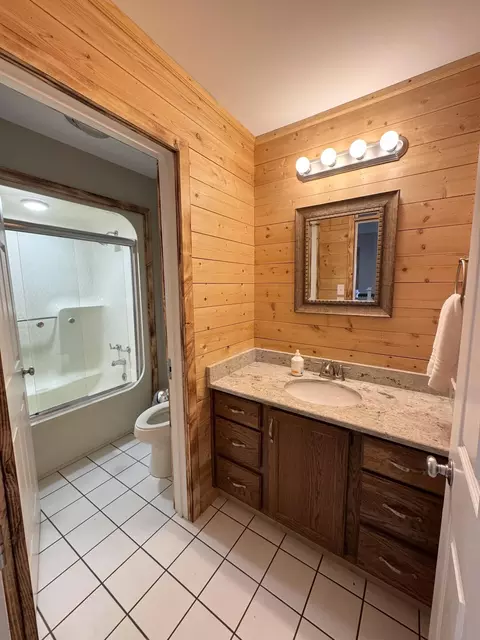 Bath - 1254 Prather Dr, Nancy, KY 42544 photo 1 of 4