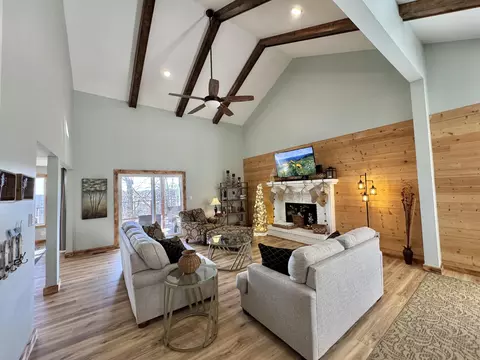 Living - 1254 Prather Dr, Nancy, KY 42544 photo 3 of 4