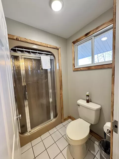 Bath - 1254 Prather Dr, Nancy, KY 42544 photo 2 of 4