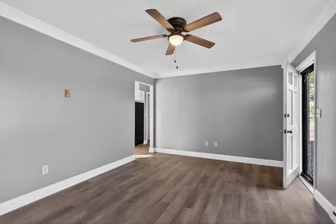 Living - 101 Static Rd, Paris, KY 40361 photo 2 of 2
