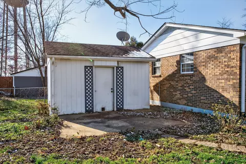 Exterior - 101 Static Rd, Paris, KY 40361 photo 4 of 7