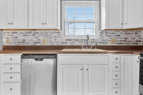 Kitchen - 101 Static Rd, Paris, KY 40361 photo 1 of 2