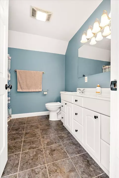 Bath - 551 Rogers Rd, Corbin, KY 40701 photo 2 of 5
