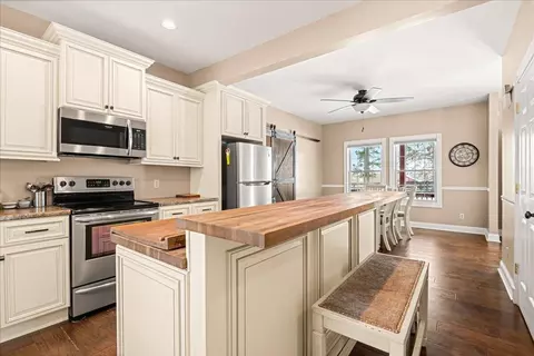 Kitchen - 551 Rogers Rd, Corbin, KY 40701 photo 2 of 5
