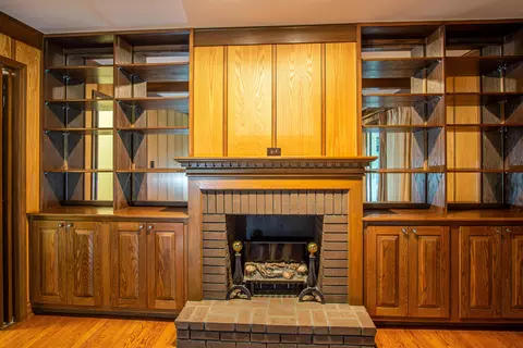 Living - 98 E Wyrick St, Corbin, KY 40701 photo 2 of 5