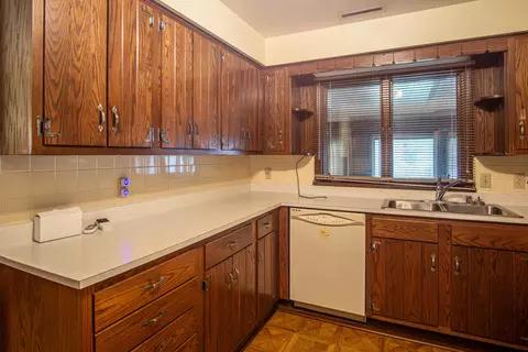 Kitchen - 98 E Wyrick St, Corbin, KY 40701 photo 4 of 4