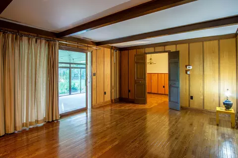 Living - 98 E Wyrick St, Corbin, KY 40701 photo 3 of 5