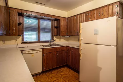Kitchen - 98 E Wyrick St, Corbin, KY 40701 photo 3 of 4