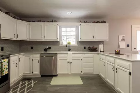 Kitchen - 667 Whitaker St, Morehead, KY 40351 photo 2 of 5