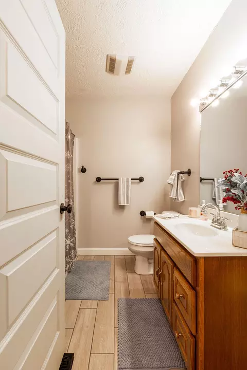 Bath - 667 Whitaker St, Morehead, KY 40351 photo 5 of 5