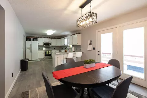 Dining - 667 Whitaker St, Morehead, KY 40351 photo 2 of 2