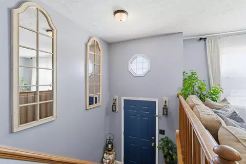 Entry Way - 115 Cedar Dr, Berea, KY 40403 photo 1 of 3