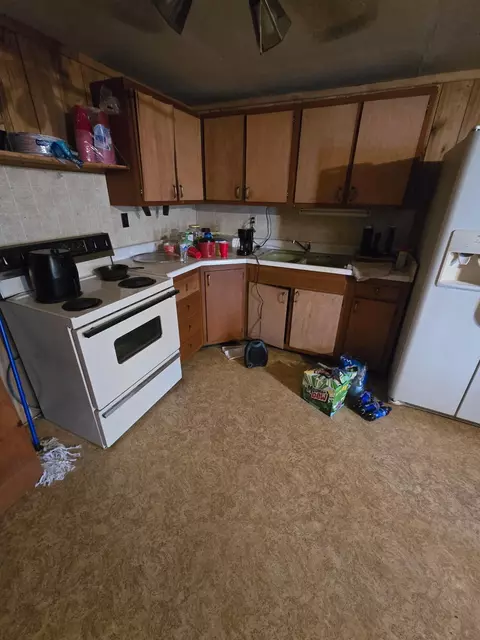 Kitchen - 100 Fieldside Dr, Nancy, KY 42544 photo 2 of 2