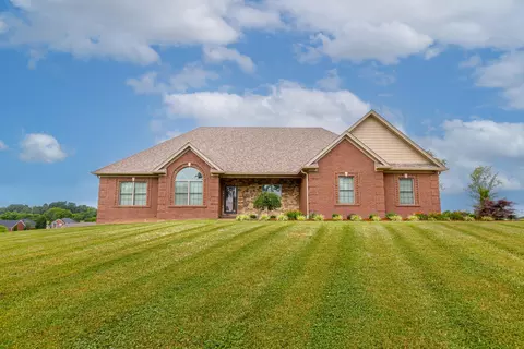 1053 English Gdn, Lawrenceburg, KY 40342