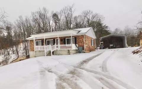 390 Churchhouse Hill Rd, Irvine, KY 40336