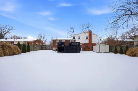 Exterior - 216 Paddock Dr, Versailles, KY 40383 photo 5 of 12