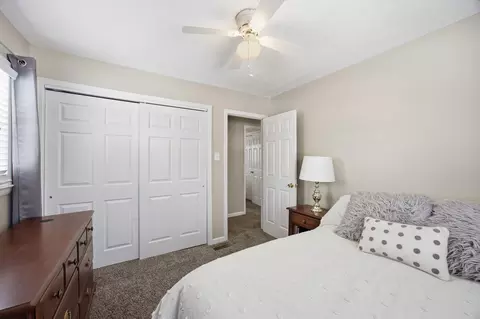 Bedroom - 216 Paddock Dr, Versailles, KY 40383 photo 2 of 5