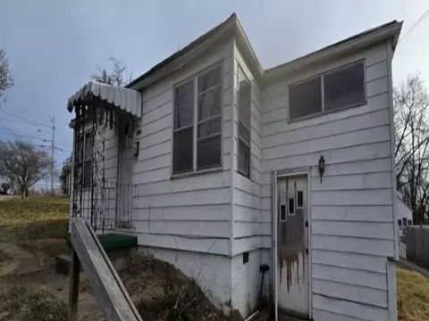 2200 Crest St, Ashland, KY 41101