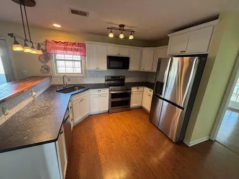 Kitchen - 104 Bronte Pl, Georgetown, KY 40324 photo 2 of 4