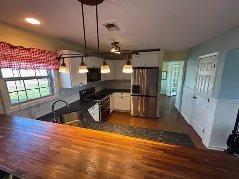 Kitchen - 104 Bronte Pl, Georgetown, KY 40324 photo 3 of 4