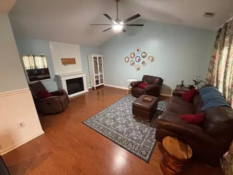 Living - 104 Bronte Pl, Georgetown, KY 40324 photo 1 of 4
