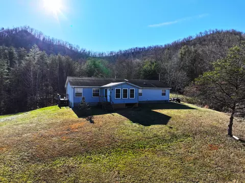 11901 Red Lick Rd, Irvine, KY 40336