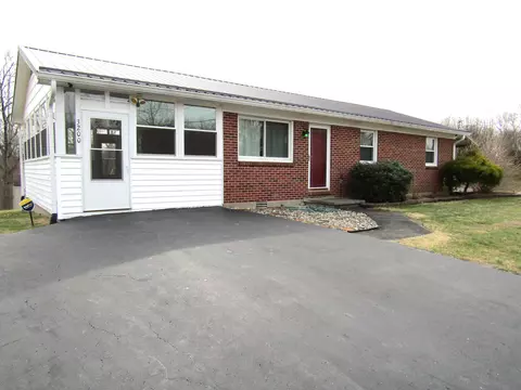 3200 Sandhill Rd, Irvine, KY 40336