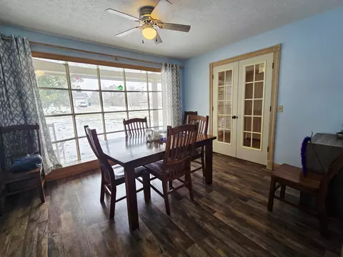 Dining - 3125 Old Bull Rd, Eubank, KY 42567 photo 2 of 2