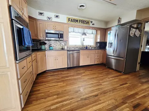 Kitchen - 3125 Old Bull Rd, Eubank, KY 42567 photo 2 of 3
